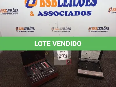 LOTE 203 - 02 TOCA FITAS ANTIGOS MARCA PANASONIC E COBRA. (NO ESTADO) ATENÇÃO! FAZER A VISITAÇÃO ANTES DE ARREMATAR, NÃO SABEMOS SE FUNCIONA. LEILÃO NÃO TEM GARANTIA E NEM DEVOLUÇÃO, SUJEITO A POSSÍVEIS AVARIAS VISÍVEIS/OCULTAS E/OU AUSÊNCIA DE COMPONENTES.