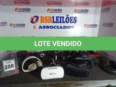 LOTE 258 - 01 LOTE C/VÁRIOS HEADSETS E ÓCULOS P/REALIDADE VIRTUAL MARCAS E MODELOS DIVERSOS. (NO ESTADO) ATENÇÃO! FAZER A VISITAÇÃO ANTES DE ARREMATAR, NÃO SABEMOS SE FUNCIONA. LEILÃO NÃO TEM GARANTIA E NEM DEVOLUÇÃO, SUJEITO A POSSÍVEIS AVARIAS VISÍVEIS/OCULTAS E/OU AUSÊNCIA DE COMPONENTES.