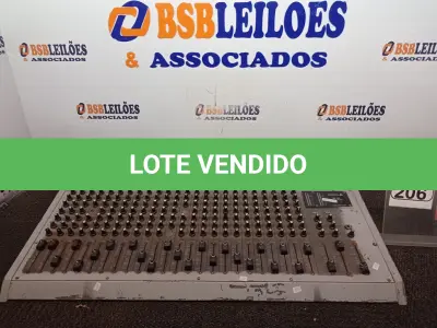 LOTE 206 - 01 MESA DE SOM MARCA SAMICK MODELOS SM-242. (NO ESTADO) ATENÇÃO! FAZER A VISITAÇÃO ANTES DE ARREMATAR, NÃO SABEMOS SE FUNCIONA. LEILÃO NÃO TEM GARANTIA E NEM DEVOLUÇÃO, SUJEITO A POSSÍVEIS AVARIAS VISÍVEIS/OCULTAS E/OU AUSÊNCIA DE COMPONENTES.