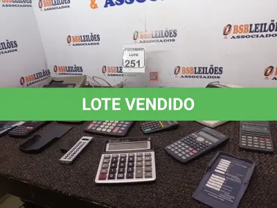 LOTE 251 - 01 LOTE C/VÁRIAS CALCULADORAS MARCAS E MODELOS DIVERSOS. (NO ESTADO) ATENÇÃO! FAZER A VISITAÇÃO ANTES DE ARREMATAR, NÃO SABEMOS SE FUNCIONA. LEILÃO NÃO TEM GARANTIA E NEM DEVOLUÇÃO, SUJEITO A POSSÍVEIS AVARIAS VISÍVEIS/OCULTAS E/OU AUSÊNCIA DE COMPONENTES.