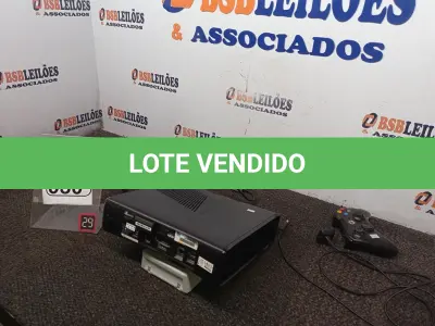 LOTE 030 - 01 XBOX 360 C/FONTE E 01 CONTROLE. (NO ESTADO) ATENÇÃO! FAZER A VISITAÇÃO ANTES DE ARREMATAR, NÃO SABEMOS SE FUNCIONA. LEILÃO NÃO TEM GARANTIA E NEM DEVOLUÇÃO, SUJEITO A POSSÍVEIS AVARIAS VISÍVEIS/OCULTAS E/OU AUSÊNCIA DE COMPONENTES.