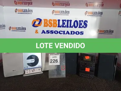 LOTE 226 - 02 APARELHOS DE SOM MARCA PHILLIPS E JVC. (NO ESTADO) ATENÇÃO! FAZER A VISITAÇÃO ANTES DE ARREMATAR, NÃO SABEMOS SE FUNCIONA. LEILÃO NÃO TEM GARANTIA E NEM DEVOLUÇÃO, SUJEITO A POSSÍVEIS AVARIAS VISÍVEIS/OCULTAS E/OU AUSÊNCIA DE COMPONENTES.