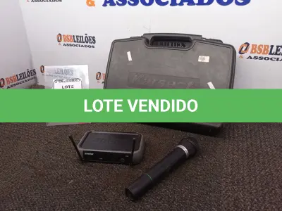 LOTE 055 - 01 RECEIVER WIRELESS C/MICROFONE E S/FONTE MARCA SHURE. (NO ESTADO) ATENÇÃO! FAZER A VISITAÇÃO ANTES DE ARREMATAR, NÃO SABEMOS SE FUNCIONA. LEILÃO NÃO TEM GARANTIA E NEM DEVOLUÇÃO, SUJEITO A POSSÍVEIS AVARIAS VISÍVEIS/OCULTAS E/OU AUSÊNCIA DE COMPONENTES.