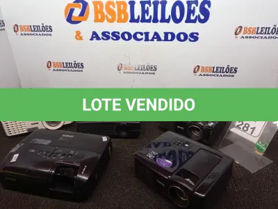 LOTE 281 - 05 PROJETORES MULTIMÍ DIA MARCAS E MODELOS DIVERSOS P/RETIRADA DE4 PEÇAS. (NO ESTADO) ATENÇÃO! FAZER A VISITAÇÃO ANTES DE ARREMATAR, NÃO SABEMOS SE FUNCIONA. LEILÃO NÃO TEM GARANTIA E NEM DEVOLUÇÃO, SUJEITO A POSSÍVEIS AVARIAS VISÍVEIS/OCULTAS E/OU AUSÊNCIA DE COMPONENTES.