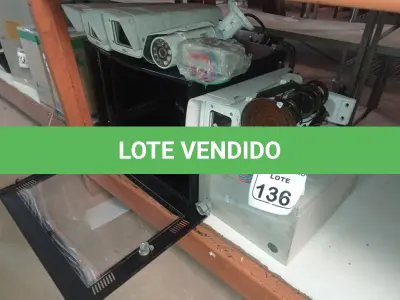 LOTE 136 - 01 LOTE C/VÁRIAS CÂMERAS DE SEGURANÇA, 01 RACK PEQUENO, 01 QUADRO ELÉTRICO E MATERIAIS DIVERSOS. (NO ESTADO) ATENÇÃO! FAZER A VISITAÇÃO ANTES DE ARREMATAR, NÃO SABEMOS SE FUNCIONA. LEILÃO NÃO TEM GARANTIA E NEM DEVOLUÇÃO, SUJEITO A POSSÍVEIS AVARIAS VISÍVEIS/OCULTAS E/OU AUSÊNCIA DE COMPONENTES.