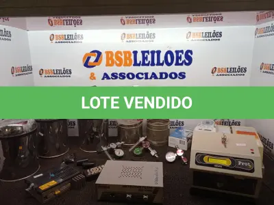 LOTE 093 - 03 LIXEIRAS DIGITAIS EM INOX, 01 RELÓGIO DE PONTO E MATERIAIS ELETRÔNICOS DIVERSOS. (NO ESTADO) ATENÇÃO! FAZER A VISITAÇÃO ANTES DE ARREMATAR, NÃO SABEMOS SE FUNCIONA. LEILÃO NÃO TEM GARANTIA E NEM DEVOLUÇÃO, SUJEITO A POSSÍVEIS AVARIAS VISÍVEIS/OCULTAS E/OU AUSÊNCIA DE COMPONENTES.