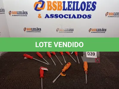 LOTE 039 - 07 CHAVES DE FENDA E 03 PHILIPS MARCAS E MODELOS DIVERSOS(NOVO). (NO ESTADO) ATENÇÃO! FAZER A VISITAÇÃO ANTES DE ARREMATAR, NÃO SABEMOS SE FUNCIONA. LEILÃO NÃO TEM GARANTIA E NEM DEVOLUÇÃO, SUJEITO A POSSÍVEIS AVARIAS VISÍVEIS/OCULTAS E/OU AUSÊNCIA DE COMPONENTES.