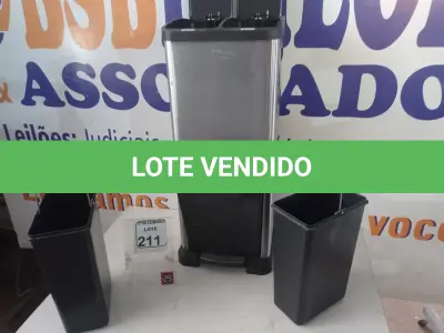LOTE 211 - 01 LIXEIRA EM INOX C/PEDAL E 03 COMPARTIMENTOS. (NO ESTADO) ATENÇÃO! FAZER A VISITAÇÃO ANTES DE ARREMATAR, NÃO SABEMOS SE FUNCIONA. LEILÃO NÃO TEM GARANTIA E NEM DEVOLUÇÃO, SUJEITO A POSSÍVEIS AVARIAS VISÍVEIS/OCULTAS E/OU AUSÊNCIA DE COMPONENTES.