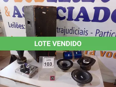 LOTE 103 - 01 CAIXA DE SOM, 03 AUTOS FALANTES 01 CORNETA, 01 CAPACITOR AUTOMOTIVO E 01 CROSSOVER MARCAS E MODELOS DIVERSOS. (NO ESTADO) ATENÇÃO! FAZER A VISITAÇÃO ANTES DE ARREMATAR, NÃO SABEMOS SE FUNCIONA. LEILÃO NÃO TEM GARANTIA E NEM DEVOLUÇÃO, SUJEITO A POSSÍVEIS AVARIAS VISÍVEIS/OCULTAS E/OU AUSÊNCIA DE COMPONENTES.