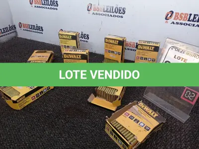 LOTE 205 - 08 CAIXAS DE GRAMPO P/TAPEÇARIA 6.35MM MARCA DEWALT. (NO ESTADO) ATENÇÃO! FAZER A VISITAÇÃO ANTES DE ARREMATAR, NÃO SABEMOS SE FUNCIONA. LEILÃO NÃO TEM GARANTIA E NEM DEVOLUÇÃO, SUJEITO A POSSÍVEIS AVARIAS VISÍVEIS/OCULTAS E/OU AUSÊNCIA DE COMPONENTES.