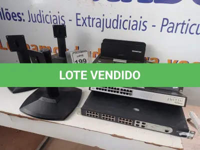 LOTE 199 - 03 SWITCHES, 03 PEDESTAIS C/AJUSTES DE ALTURA P/MONITORES E 01 MÁQUINA DE LIGAÇÃO DO DERRETIMENTO. (NO ESTADO) ATENÇÃO! FAZER A VISITAÇÃO ANTES DE ARREMATAR, NÃO SABEMOS SE FUNCIONA. LEILÃO NÃO TEM GARANTIA E NEM DEVOLUÇÃO, SUJEITO A POSSÍVEIS AVARIAS VISÍVEIS/OCULTAS E/OU AUSÊNCIA DE COMPONENTES.