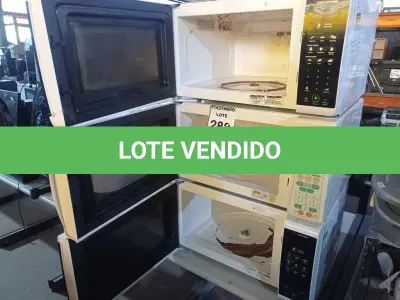 LOTE 288 - 03 MICRO-ONDAS MARCAS E MODELOS DIVERSOS C/AVARIAS. (NO ESTADO) ATENÇÃO! FAZER A VISITAÇÃO ANTES DE ARREMATAR, NÃO SABEMOS SE FUNCIONA. LEILÃO NÃO TEM GARANTIA E NEM DEVOLUÇÃO, SUJEITO A POSSÍVEIS AVARIAS VISÍVEIS/OCULTAS E/OU AUSÊNCIA DE COMPONENTES.