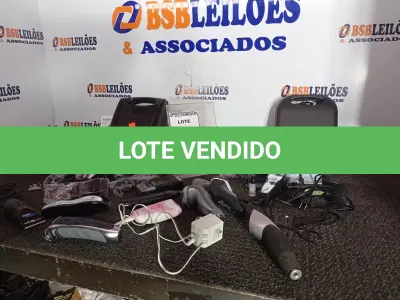 LOTE 243 - 01 LOTE C/VÁRIOS APARELHOS DE BARBEAR E MÁQUINAS DE CORTAR CABELO MARCAS E MODELOS DIVERSOS. (NO ESTADO) ATENÇÃO! FAZER A VISITAÇÃO ANTES DE ARREMATAR, NÃO SABEMOS SE FUNCIONA. LEILÃO NÃO TEM GARANTIA E NEM DEVOLUÇÃO, SUJEITO A POSSÍVEIS AVARIAS VISÍVEIS/OCULTAS E/OU AUSÊNCIA DE COMPONENTES.