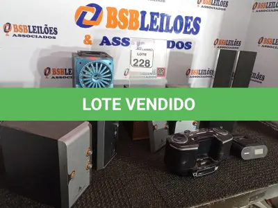LOTE 228 - 01 LOTE C/VÁRIAS CAIXAS DE SOM MARCAS E MODELOS DIVERSOS. (NO ESTADO) ATENÇÃO! FAZER A VISITAÇÃO ANTES DE ARREMATAR, NÃO SABEMOS SE FUNCIONA. LEILÃO NÃO TEM GARANTIA E NEM DEVOLUÇÃO, SUJEITO A POSSÍVEIS AVARIAS VISÍVEIS/OCULTAS E/OU AUSÊNCIA DE COMPONENTES.