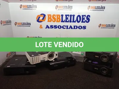 LOTE 281 - 05 PROJETORES MULTIMÍ DIA MARCAS E MODELOS DIVERSOS P/RETIRADA DE4 PEÇAS. (NO ESTADO) ATENÇÃO! FAZER A VISITAÇÃO ANTES DE ARREMATAR, NÃO SABEMOS SE FUNCIONA. LEILÃO NÃO TEM GARANTIA E NEM DEVOLUÇÃO, SUJEITO A POSSÍVEIS AVARIAS VISÍVEIS/OCULTAS E/OU AUSÊNCIA DE COMPONENTES.