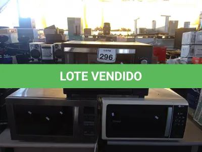 LOTE 296 - 02 MICRO-ONDAS S/PRATO E 01 FORNO ELÉTRICO MARCAS E MODELOS DIVERSOS. (NO ESTADO) ATENÇÃO! FAZER A VISITAÇÃO ANTES DE ARREMATAR, NÃO SABEMOS SE FUNCIONA. LEILÃO NÃO TEM GARANTIA E NEM DEVOLUÇÃO, SUJEITO A POSSÍVEIS AVARIAS VISÍVEIS/OCULTAS E/OU AUSÊNCIA DE COMPONENTES.