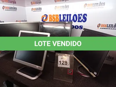 LOTE 128 - 04 MONITORES LCD MARCAS E MODELOS DIVERSOS. (NO ESTADO) ATENÇÃO! FAZER A VISITAÇÃO ANTES DE ARREMATAR, NÃO SABEMOS SE FUNCIONA. LEILÃO NÃO TEM GARANTIA E NEM DEVOLUÇÃO, SUJEITO A POSSÍVEIS AVARIAS VISÍVEIS/OCULTAS E/OU AUSÊNCIA DE COMPONENTES.