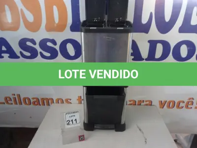 LOTE 211 - 01 LIXEIRA EM INOX C/PEDAL E 03 COMPARTIMENTOS. (NO ESTADO) ATENÇÃO! FAZER A VISITAÇÃO ANTES DE ARREMATAR, NÃO SABEMOS SE FUNCIONA. LEILÃO NÃO TEM GARANTIA E NEM DEVOLUÇÃO, SUJEITO A POSSÍVEIS AVARIAS VISÍVEIS/OCULTAS E/OU AUSÊNCIA DE COMPONENTES.
