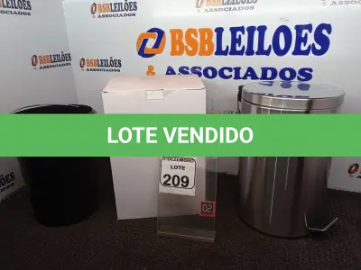 LOTE 209 - 01 LIXEIRA EM INOX COM PEDAL 12L MARCA MOOD. (NO ESTADO) ATENÇÃO! FAZER A VISITAÇÃO ANTES DE ARREMATAR, NÃO SABEMOS SE FUNCIONA. LEILÃO NÃO TEM GARANTIA E NEM DEVOLUÇÃO, SUJEITO A POSSÍVEIS AVARIAS VISÍVEIS/OCULTAS E/OU AUSÊNCIA DE COMPONENTES.
