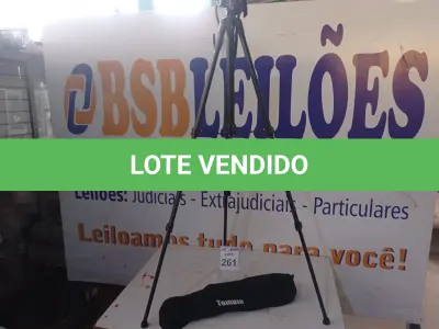 LOTE 261 - 01 TRIPÉ P/CÂMERA DIGITAL MARCA TOMATE. (NO ESTADO) ATENÇÃO! FAZER A VISITAÇÃO ANTES DE ARREMATAR, NÃO SABEMOS SE FUNCIONA. LEILÃO NÃO TEM GARANTIA E NEM DEVOLUÇÃO, SUJEITO A POSSÍVEIS AVARIAS VISÍVEIS/OCULTAS E/OU AUSÊNCIA DE COMPONENTES.