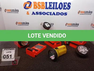 LOTE 051 - 06 LANTERNAS MARCAS E MODELOS DIVERSOS. (NO ESTADO) ATENÇÃO! FAZER A VISITAÇÃO ANTES DE ARREMATAR, NÃO SABEMOS SE FUNCIONA. LEILÃO NÃO TEM GARANTIA E NEM DEVOLUÇÃO, SUJEITO A POSSÍVEIS AVARIAS VISÍVEIS/OCULTAS E/OU AUSÊNCIA DE COMPONENTES.