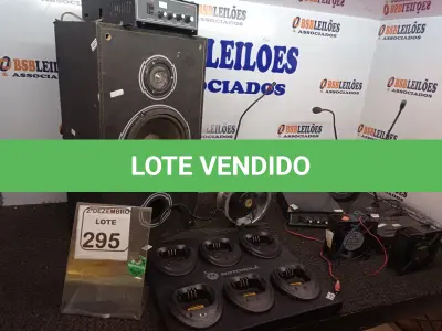 LOTE 295 - 01 CAIXA DE SOM, 02 COOLERS, 01 BASE P/RÁDIO COMUNICADORES, 03 MICROFONES DE MESA E ELETRÔNICOS DIVERSOS. (NO ESTADO) ATENÇÃO! FAZER A VISITAÇÃO ANTES DE ARREMATAR, NÃO SABEMOS SE FUNCIONA. LEILÃO NÃO TEM GARANTIA E NEM DEVOLUÇÃO, SUJEITO A POSSÍVEIS AVARIAS VISÍVEIS/OCULTAS E/OU AUSÊNCIA DE COMPONENTES.