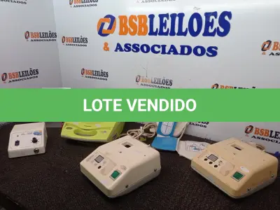 LOTE 052 - 01 LÂMPADA 02 AMALGAMADORES MARCA SCHUTERS E 02 DESFIBRILADORES PORTÁTEIS MARCAS E MODELOS DIVERSOS. (NO ESTADO) ATENÇÃO! FAZER A VISITAÇÃO ANTES DE ARREMATAR, NÃO SABEMOS SE FUNCIONA. LEILÃO NÃO TEM GARANTIA E NEM DEVOLUÇÃO, SUJEITO A POSSÍVEIS AVARIAS VISÍVEIS/OCULTAS E/OU AUSÊNCIA DE COMPONENTES.