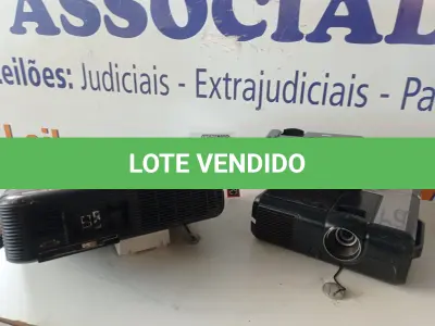 LOTE 084 - 03 PROJETORES MULTIMIDIA MARCAS E MODELOS DIVERSOS P/RETIRADA DE PEÇAS. (NO ESTADO) ATENÇÃO! FAZER A VISITAÇÃO ANTES DE ARREMATAR, NÃO SABEMOS SE FUNCIONA. LEILÃO NÃO TEM GARANTIA E NEM DEVOLUÇÃO, SUJEITO A POSSÍVEIS AVARIAS VISÍVEIS/OCULTAS E/OU AUSÊNCIA DE COMPONENTES.