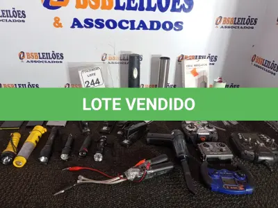 LOTE 244 - 01 LOTE C/VÁRIOS GRAMPEADORES, 02 ABRIDORES DIGITAIS DE VINHO, BATERIAS PORTÁTEIS E ELETRÔNICOS DIVERSOS. (NO ESTADO) ATENÇÃO! FAZER A VISITAÇÃO ANTES DE ARREMATAR, NÃO SABEMOS SE FUNCIONA. LEILÃO NÃO TEM GARANTIA E NEM DEVOLUÇÃO, SUJEITO A POSSÍVEIS AVARIAS VISÍVEIS/OCULTAS E/OU AUSÊNCIA DE COMPONENTES.