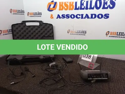LOTE 038 - 01 RECEIVER WIRELESS C/MICROFONE E FONTE MARCA SHURE. (NO ESTADO) ATENÇÃO! FAZER A VISITAÇÃO ANTES DE ARREMATAR, NÃO SABEMOS SE FUNCIONA. LEILÃO NÃO TEM GARANTIA E NEM DEVOLUÇÃO, SUJEITO A POSSÍVEIS AVARIAS VISÍVEIS/OCULTAS E/OU AUSÊNCIA DE COMPONENTES.