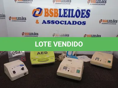 LOTE 052 - 01 LÂMPADA 02 AMALGAMADORES MARCA SCHUTERS E 02 DESFIBRILADORES PORTÁTEIS MARCAS E MODELOS DIVERSOS. (NO ESTADO) ATENÇÃO! FAZER A VISITAÇÃO ANTES DE ARREMATAR, NÃO SABEMOS SE FUNCIONA. LEILÃO NÃO TEM GARANTIA E NEM DEVOLUÇÃO, SUJEITO A POSSÍVEIS AVARIAS VISÍVEIS/OCULTAS E/OU AUSÊNCIA DE COMPONENTES.