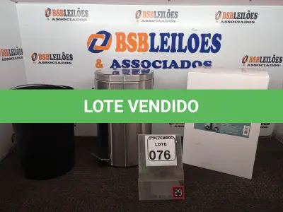 LOTE 076 - 01 LIXEIRA EM INOX COM PEDAL 12L MARCA MOOD. (NO ESTADO) ATENÇÃO! FAZER A VISITAÇÃO ANTES DE ARREMATAR, NÃO SABEMOS SE FUNCIONA. LEILÃO NÃO TEM GARANTIA E NEM DEVOLUÇÃO, SUJEITO A POSSÍVEIS AVARIAS VISÍVEIS/OCULTAS E/OU AUSÊNCIA DE COMPONENTES.