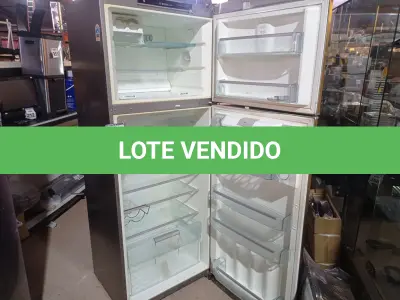 LOTE 277 - 01 GELADEIRA MARCA BOSCH. (NO ESTADO) ATENÇÃO! FAZER A VISITAÇÃO ANTES DE ARREMATAR, NÃO SABEMOS SE FUNCIONA. LEILÃO NÃO TEM GARANTIA E NEM DEVOLUÇÃO, SUJEITO A POSSÍVEIS AVARIAS VISÍVEIS/OCULTAS E/OU AUSÊNCIA DE COMPONENTES.