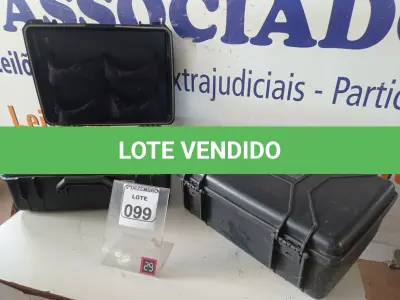 LOTE 099 - 02 MALETAS. (NO ESTADO) ATENÇÃO! FAZER A VISITAÇÃO ANTES DE ARREMATAR, NÃO SABEMOS SE FUNCIONA. LEILÃO NÃO TEM GARANTIA E NEM DEVOLUÇÃO, SUJEITO A POSSÍVEIS AVARIAS VISÍVEIS/OCULTAS E/OU AUSÊNCIA DE COMPONENTES.