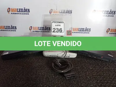 LOTE 236 - 01 VÍDEO GAME PS1 E 02 VÍDEO GAMES PS2 C/UM CONTROLE. (NO ESTADO) ATENÇÃO! FAZER A VISITAÇÃO ANTES DE ARREMATAR, NÃO SABEMOS SE FUNCIONA. LEILÃO NÃO TEM GARANTIA E NEM DEVOLUÇÃO, SUJEITO A POSSÍVEIS AVARIAS VISÍVEIS/OCULTAS E/OU AUSÊNCIA DE COMPONENTES.