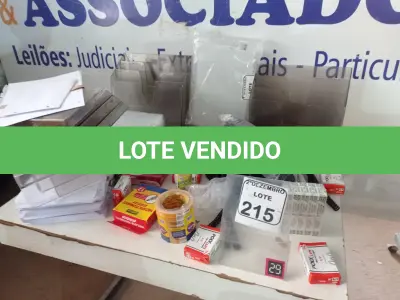 LOTE 215 - 01 LOTE C/VÁRIOS CANETÕES, CLIPES DE PAPEL, ORGANIZADOR DE PAPEIS E MATERIAIS P/ESCRITÓRIO DIVERSOS. (NO ESTADO) ATENÇÃO! FAZER A VISITAÇÃO ANTES DE ARREMATAR, NÃO SABEMOS SE FUNCIONA. LEILÃO NÃO TEM GARANTIA E NEM DEVOLUÇÃO, SUJEITO A POSSÍVEIS AVARIAS VISÍVEIS/OCULTAS E/OU AUSÊNCIA DE COMPONENTES.