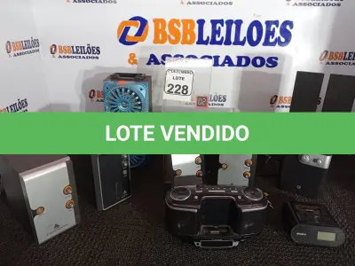LOTE 228 - 01 LOTE C/VÁRIAS CAIXAS DE SOM MARCAS E MODELOS DIVERSOS. (NO ESTADO) ATENÇÃO! FAZER A VISITAÇÃO ANTES DE ARREMATAR, NÃO SABEMOS SE FUNCIONA. LEILÃO NÃO TEM GARANTIA E NEM DEVOLUÇÃO, SUJEITO A POSSÍVEIS AVARIAS VISÍVEIS/OCULTAS E/OU AUSÊNCIA DE COMPONENTES.
