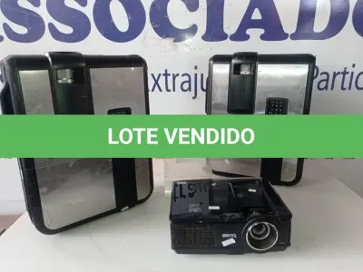 LOTE 084 - 03 PROJETORES MULTIMIDIA MARCAS E MODELOS DIVERSOS P/RETIRADA DE PEÇAS. (NO ESTADO) ATENÇÃO! FAZER A VISITAÇÃO ANTES DE ARREMATAR, NÃO SABEMOS SE FUNCIONA. LEILÃO NÃO TEM GARANTIA E NEM DEVOLUÇÃO, SUJEITO A POSSÍVEIS AVARIAS VISÍVEIS/OCULTAS E/OU AUSÊNCIA DE COMPONENTES.