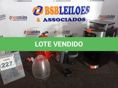 LOTE 227 - 03 CAFETEIRAS MARCAS E MODELOS DIVERSOS SENDO 02 DE CAPSULAS. (NO ESTADO) ATENÇÃO! FAZER A VISITAÇÃO ANTES DE ARREMATAR, NÃO SABEMOS SE FUNCIONA. LEILÃO NÃO TEM GARANTIA E NEM DEVOLUÇÃO, SUJEITO A POSSÍVEIS AVARIAS VISÍVEIS/OCULTAS E/OU AUSÊNCIA DE COMPONENTES.