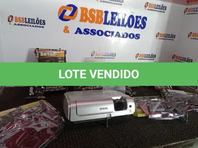 LOTE 237 - 01 PROJETOR MULTIMÍDIA MARCA EPSON P/RETIRADA DE PEÇAS. (NO ESTADO) ATENÇÃO! FAZER A VISITAÇÃO ANTES DE ARREMATAR, NÃO SABEMOS SE FUNCIONA. LEILÃO NÃO TEM GARANTIA E NEM DEVOLUÇÃO, SUJEITO A POSSÍVEIS AVARIAS VISÍVEIS/OCULTAS E/OU AUSÊNCIA DE COMPONENTES.