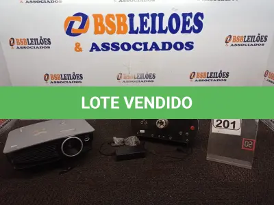 LOTE 201 - 01 BASE DE VOLANTE PARA SIMULADORES DE CORRIDA MARCA FANATEC E 01 PROJETOR MULTIMIDIA MARCA LG. (NO ESTADO) ATENÇÃO! FAZER A VISITAÇÃO ANTES DE ARREMATAR, NÃO SABEMOS SE FUNCIONA. LEILÃO NÃO TEM GARANTIA E NEM DEVOLUÇÃO, SUJEITO A POSSÍVEIS AVARIAS VISÍVEIS/OCULTAS E/OU AUSÊNCIA DE COMPONENTES.