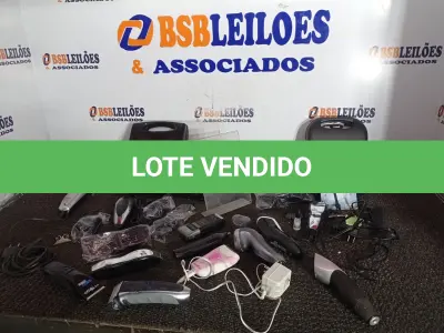 LOTE 243 - 01 LOTE C/VÁRIOS APARELHOS DE BARBEAR E MÁQUINAS DE CORTAR CABELO MARCAS E MODELOS DIVERSOS. (NO ESTADO) ATENÇÃO! FAZER A VISITAÇÃO ANTES DE ARREMATAR, NÃO SABEMOS SE FUNCIONA. LEILÃO NÃO TEM GARANTIA E NEM DEVOLUÇÃO, SUJEITO A POSSÍVEIS AVARIAS VISÍVEIS/OCULTAS E/OU AUSÊNCIA DE COMPONENTES.