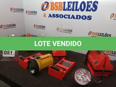 LOTE 051 - 06 LANTERNAS MARCAS E MODELOS DIVERSOS. (NO ESTADO) ATENÇÃO! FAZER A VISITAÇÃO ANTES DE ARREMATAR, NÃO SABEMOS SE FUNCIONA. LEILÃO NÃO TEM GARANTIA E NEM DEVOLUÇÃO, SUJEITO A POSSÍVEIS AVARIAS VISÍVEIS/OCULTAS E/OU AUSÊNCIA DE COMPONENTES.