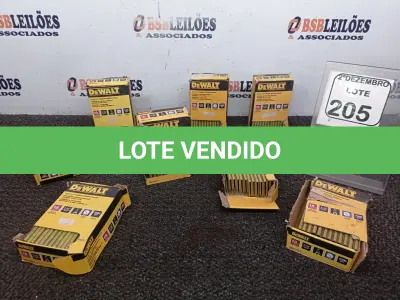 LOTE 205 - 08 CAIXAS DE GRAMPO P/TAPEÇARIA 6.35MM MARCA DEWALT. (NO ESTADO) ATENÇÃO! FAZER A VISITAÇÃO ANTES DE ARREMATAR, NÃO SABEMOS SE FUNCIONA. LEILÃO NÃO TEM GARANTIA E NEM DEVOLUÇÃO, SUJEITO A POSSÍVEIS AVARIAS VISÍVEIS/OCULTAS E/OU AUSÊNCIA DE COMPONENTES.