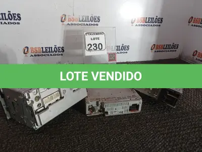 LOTE 230 - 04 APARELHOS DE SOM AUTOMOTIVO MARCAS E MODELOS DIVERSOS. (NO ESTADO) ATENÇÃO! FAZER A VISITAÇÃO ANTES DE ARREMATAR, NÃO SABEMOS SE FUNCIONA. LEILÃO NÃO TEM GARANTIA E NEM DEVOLUÇÃO, SUJEITO A POSSÍVEIS AVARIAS VISÍVEIS/OCULTAS E/OU AUSÊNCIA DE COMPONENTES.