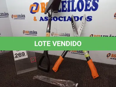 LOTE 269 - 01 PÁ E 01 TESOURA P/JARDIM(NOVO). (NO ESTADO) ATENÇÃO! FAZER A VISITAÇÃO ANTES DE ARREMATAR, NÃO SABEMOS SE FUNCIONA. LEILÃO NÃO TEM GARANTIA E NEM DEVOLUÇÃO, SUJEITO A POSSÍVEIS AVARIAS VISÍVEIS/OCULTAS E/OU AUSÊNCIA DE COMPONENTES.