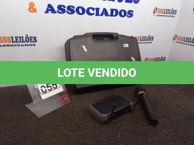 LOTE 055 - 01 RECEIVER WIRELESS C/MICROFONE E S/FONTE MARCA SHURE. (NO ESTADO) ATENÇÃO! FAZER A VISITAÇÃO ANTES DE ARREMATAR, NÃO SABEMOS SE FUNCIONA. LEILÃO NÃO TEM GARANTIA E NEM DEVOLUÇÃO, SUJEITO A POSSÍVEIS AVARIAS VISÍVEIS/OCULTAS E/OU AUSÊNCIA DE COMPONENTES.