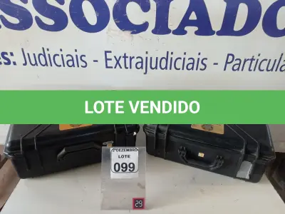 LOTE 099 - 02 MALETAS. (NO ESTADO) ATENÇÃO! FAZER A VISITAÇÃO ANTES DE ARREMATAR, NÃO SABEMOS SE FUNCIONA. LEILÃO NÃO TEM GARANTIA E NEM DEVOLUÇÃO, SUJEITO A POSSÍVEIS AVARIAS VISÍVEIS/OCULTAS E/OU AUSÊNCIA DE COMPONENTES.