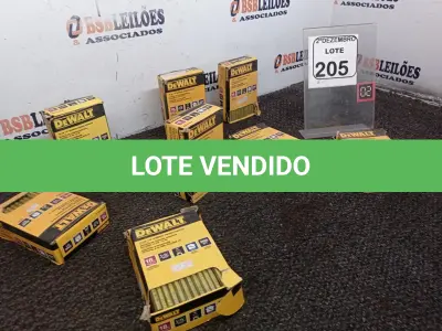 LOTE 205 - 08 CAIXAS DE GRAMPO P/TAPEÇARIA 6.35MM MARCA DEWALT. (NO ESTADO) ATENÇÃO! FAZER A VISITAÇÃO ANTES DE ARREMATAR, NÃO SABEMOS SE FUNCIONA. LEILÃO NÃO TEM GARANTIA E NEM DEVOLUÇÃO, SUJEITO A POSSÍVEIS AVARIAS VISÍVEIS/OCULTAS E/OU AUSÊNCIA DE COMPONENTES.