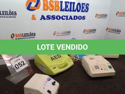 LOTE 052 - 01 LÂMPADA 02 AMALGAMADORES MARCA SCHUTERS E 02 DESFIBRILADORES PORTÁTEIS MARCAS E MODELOS DIVERSOS. (NO ESTADO) ATENÇÃO! FAZER A VISITAÇÃO ANTES DE ARREMATAR, NÃO SABEMOS SE FUNCIONA. LEILÃO NÃO TEM GARANTIA E NEM DEVOLUÇÃO, SUJEITO A POSSÍVEIS AVARIAS VISÍVEIS/OCULTAS E/OU AUSÊNCIA DE COMPONENTES.